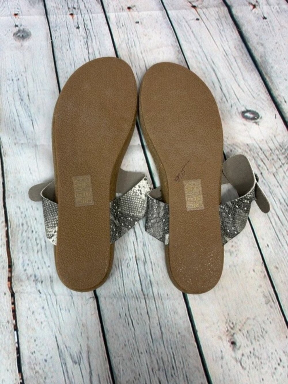 Blowfish snakeskin silver sandals size 8.5 - Picture 3 of 3